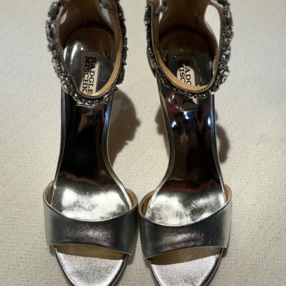Badgley Mischka Sandals Heels Women 8.5 Metallic Silver Rhinestone Bridal Party - Picture 2 of 11